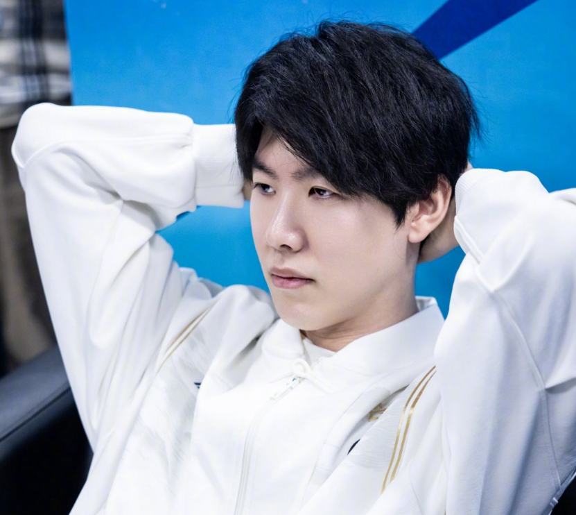 kyousuke 和 baz 在 evelone192 表演赛中以作弊方式进行 2v8