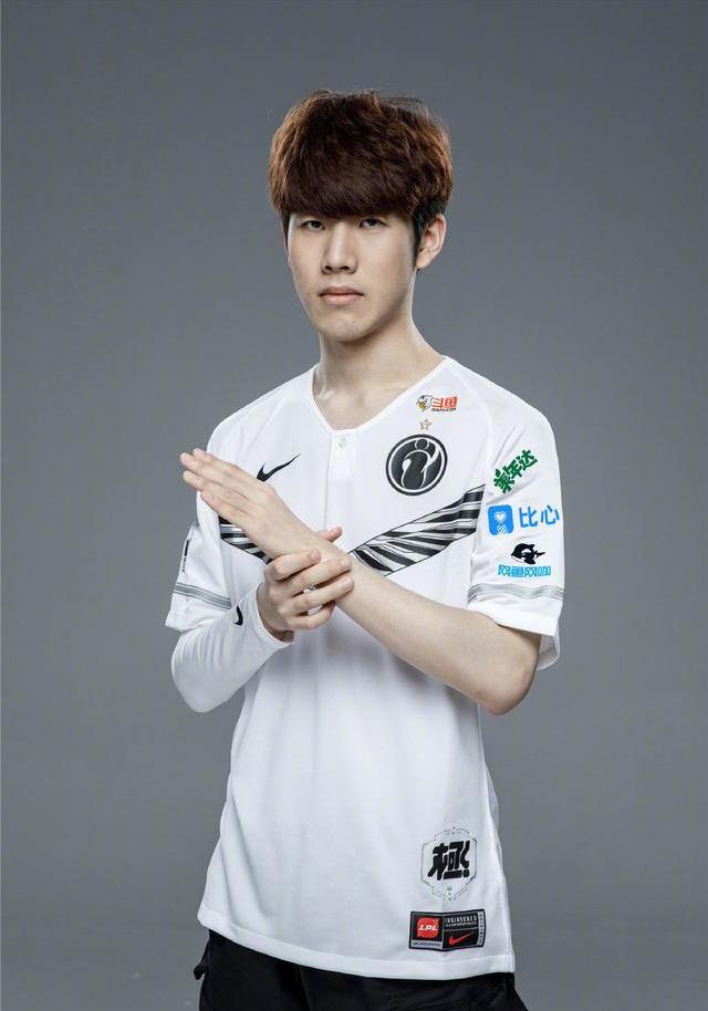 Kanavi：Xun说要证明自己是最强打野，是很久没跟我打了才这样说