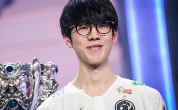 操作的祖父？ Ruler 使用飞机和导弹重新获得优势，并且 Generation Gaming 赢得了一场比赛。